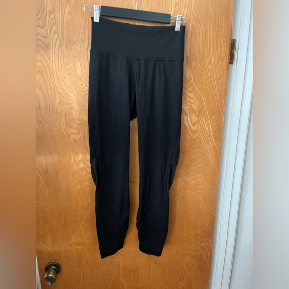 lululemon athletica Pants - LULULEMON cropped sheer back leggings 6